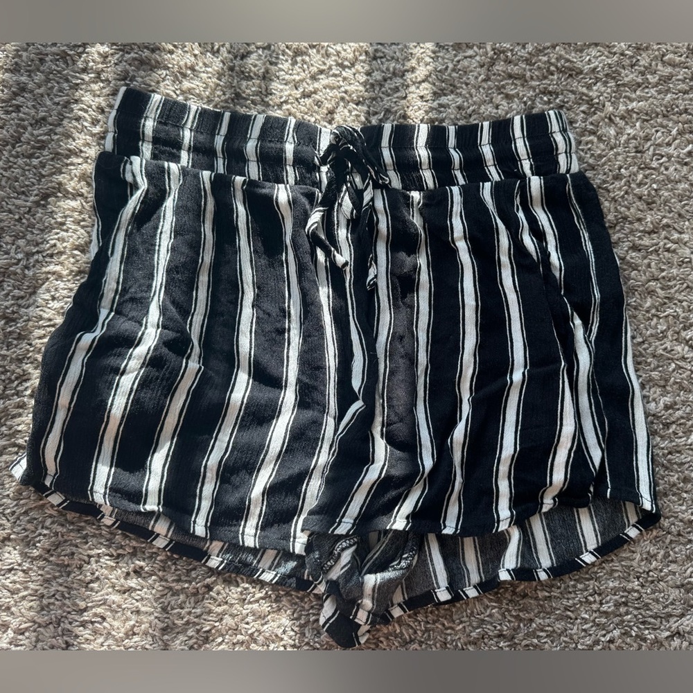 Forever 21 - Stripped Drawstring Twill Shorts 
Black and white